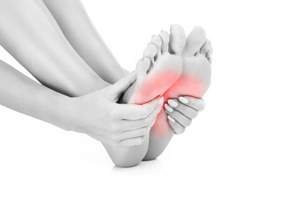 Cómo elegir el calzado adecuado para prevenir y aliviar la sobrecarga metatarsal